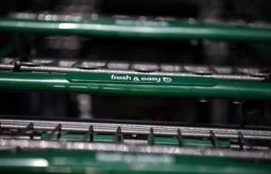 Man pushes shopping cart with dead body through Seattle neighborhood Man pushes shopping cart with dead body through Seattle neighborhood