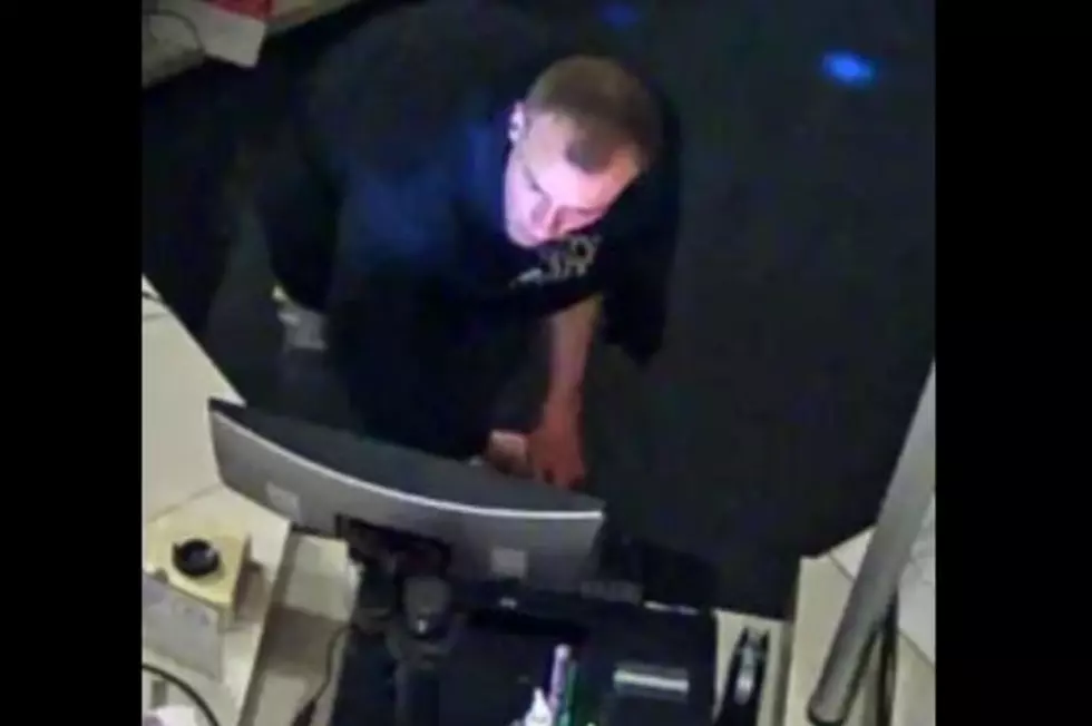 Wanted Kennewick Suspect Appears to be Barefoot in Photos?
